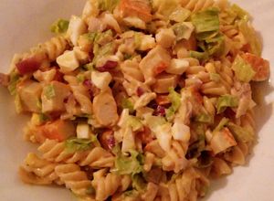 Una foto de Ensalada de pasta light 🍅🐟😍