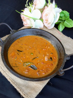 உள்ளித்தீயல்(ulli Theyaal recipe in Tamil) செய்முறை முக்கிய புகைப்படம்
