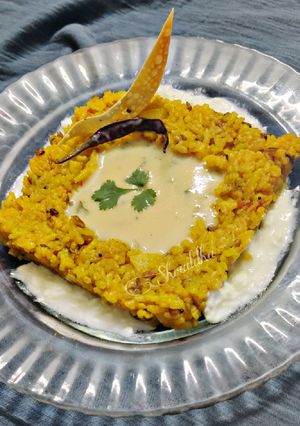 ગુજરાતી કઢી(Gujarati Kadhi Recipe In Gujarati) રેસીપી મુખ્ય ફોટો