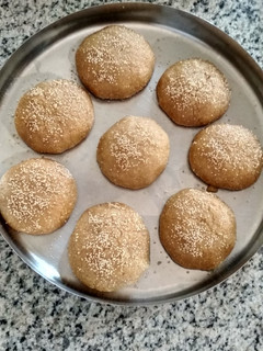 ચુરમાના લાડુ (churma ladu Recipe In Gujarati) રેસીપી મુખ્ય ફોટો