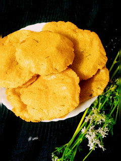 જુવાર પૂરી(Jowar poori Recipe in Gujarati) રેસીપી મુખ્ય ફોટો