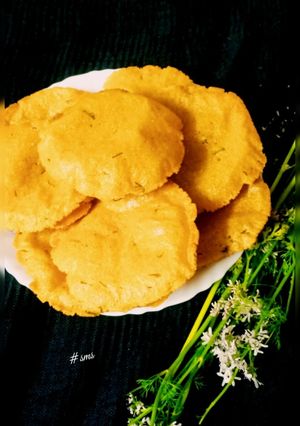 જુવાર પૂરી(Jowar poori Recipe in Gujarati) રેસીપી મુખ્ય ફોટો