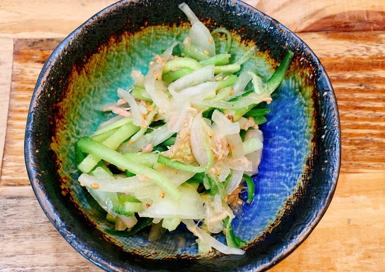 Step-by-Step Guide to Prepare Perfect Sesame flavored onion, cucumber and tuna salad