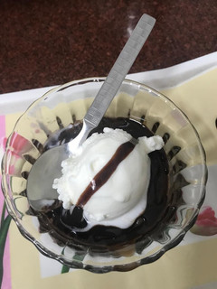 इन्स्टंट ब्राऊनी विथ आइस्क्रीम (BROWNIE WITH ICECREAM RECIPE IN MARATHI) रेसिपी चे मुख्य फोटो