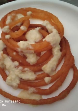A picture of Jalebi with Rabri.