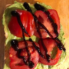 Tomato & Avo toast A picture of Tomato & Avo toast.
