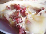 Una foto de quiche de queso gruyere