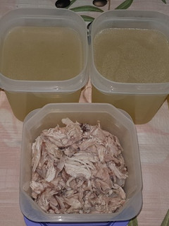 Una foto de Caldo de pollo