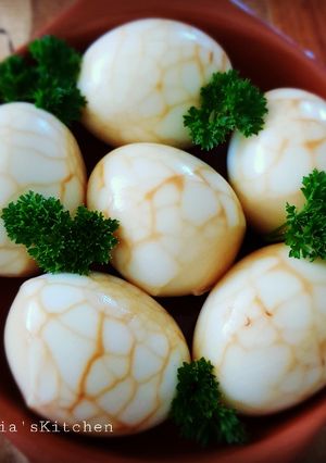 A picture of Eggs Boiled With Herbs and Spices (Telur Pindang).
