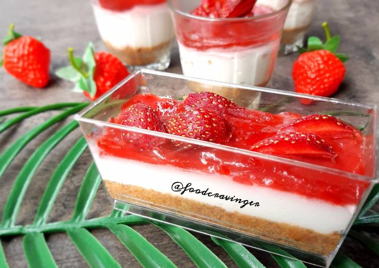 Cara Gampang Menyiapkan Strawberry Cheesecake Unbaked yang Enak Banget