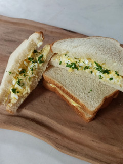 Una foto de Tamago sando (sándwich de huevo japonés)