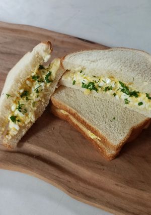 Una foto de Tamago sando (sándwich de huevo japonés)