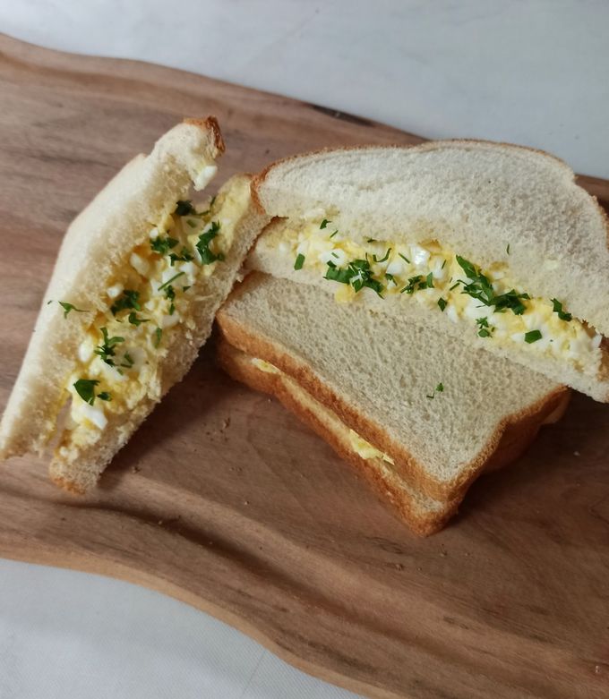 Una foto de Tamago sando (sándwich de huevo japonés)
