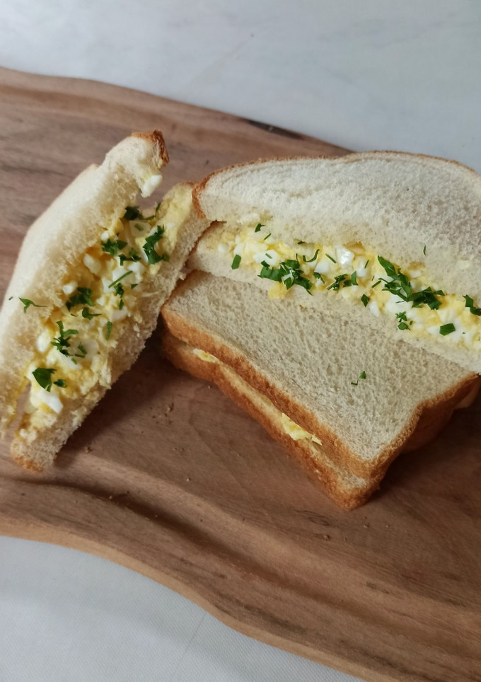 Una foto de Tamago sando (sándwich de huevo japonés)