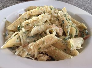 Una foto de Pasta de camarones al ajillo (con crema)