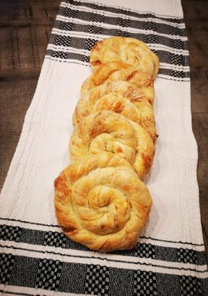 O poză a rețetei Învârtite cu brânză sărată.