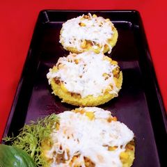 A picture of Dhokla pizza.