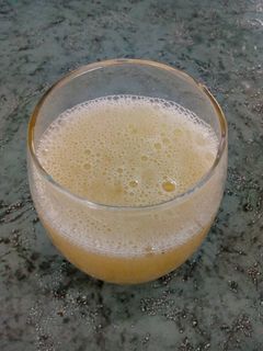 Una foto de Agua de guayaba-fresa