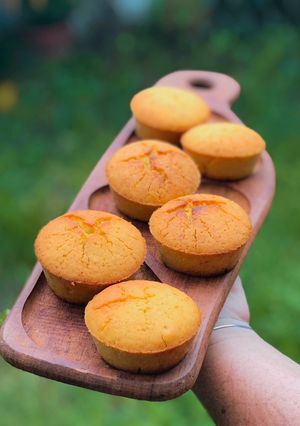 Una foto de 🧁🍊MUFFINS VEGANOS DE NARANJA Y CANELA SIN TACC🧁🍊