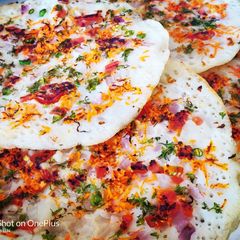A picture of Veg uttapam.