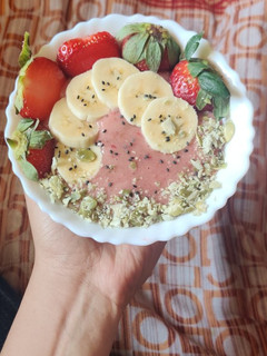 બનાના સ્ટ્રોબેરી સ્મૂધી (Banana Strawberry Smoothie Recipe In Gujarati) રેસીપી મુખ્ય ફોટો