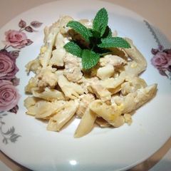 A picture of Creamy chicken pasta.