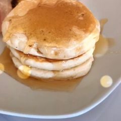 A picture of White chocolate pancakes.
