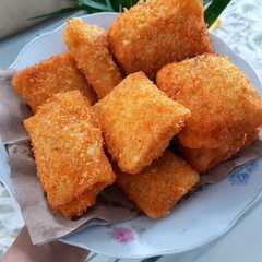 A picture of Risol mayo.