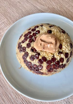 Une photo de Bowl cake banane - avoine et pépites de chocolat