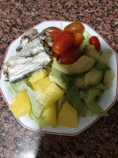 Una foto de Ensalada de Mango y Sardinillas