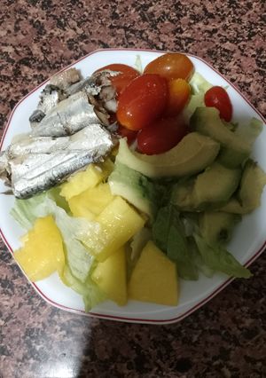 Una foto de Ensalada de Mango y Sardinillas