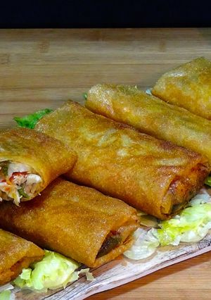 Una foto de Rollitos de bacalao con verduras envueltos en crujiente pasta Brick