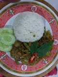 เนื้อผัดพริกแกงราดหน้าข้าว