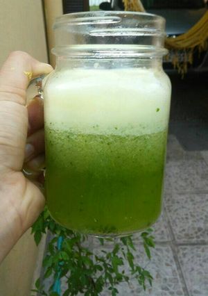 Una foto de Diurético y antioxidante licuado de apio, pepino y naranja 👌