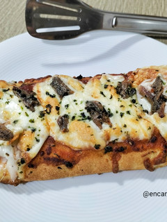 Una foto de Focaccia con scamorza y anchoas en airfryer