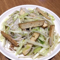 A picture of Beansprout and Chives.