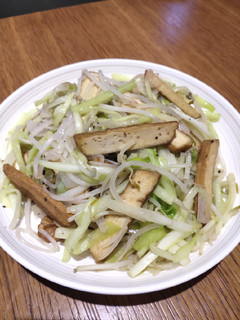 A picture of Beansprout and Chives.