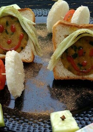 A picture of Achari Sandwich.