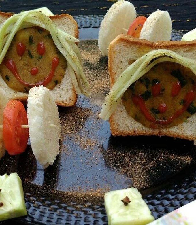A picture of Achari Sandwich.