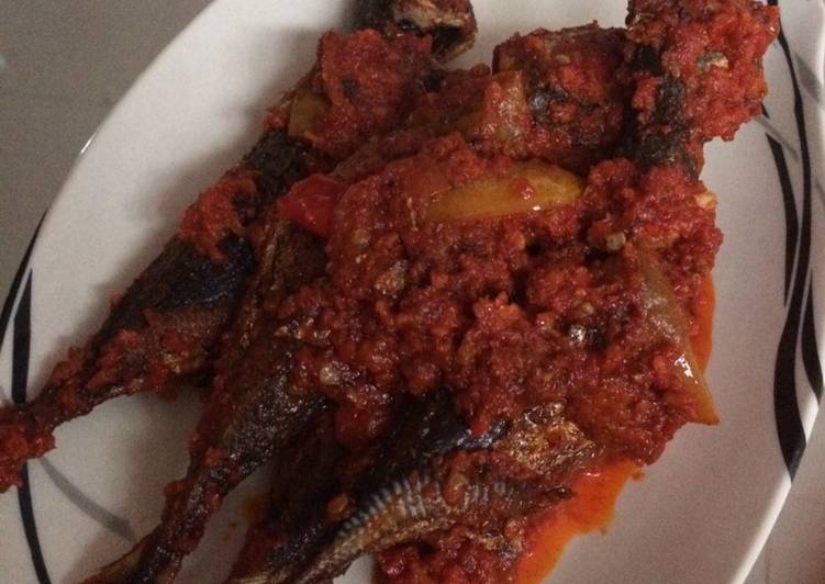 Proses mengolah Sambal ikan sarden praktis Lezat