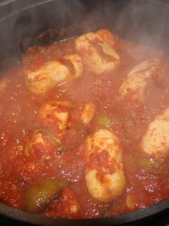 Una foto de Merluza con gambas en salsa de tomate
