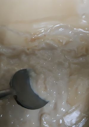 Una foto de Crema de maizena con dulce de leche (igual al serenito)
