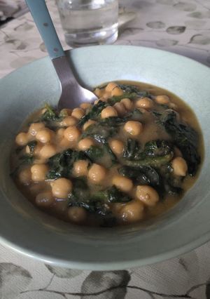 Una foto de Garbanzos con Espinacas Veganos