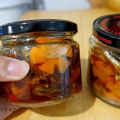 A picture of GOURMET TUYO (DRIED HERRING) in OLIVE OIL.