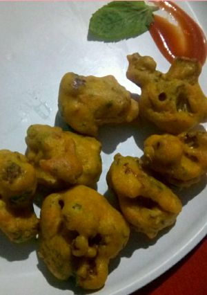 A picture of Cauliflower fritters.