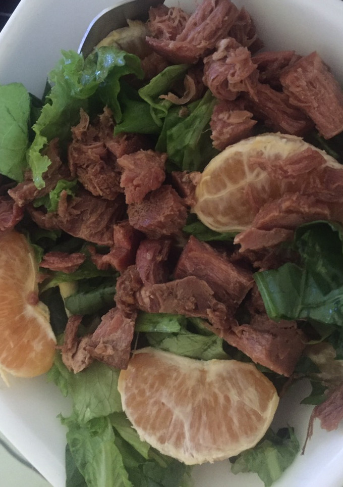 Una foto de Ensalada de atún con mandarina