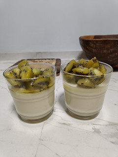 Una foto de Panacota de kiwis
