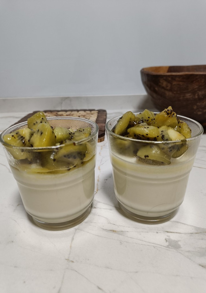 Una foto de Panacota de kiwis