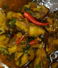 thịt gà kho nghệ