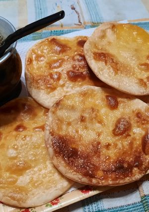 Una foto de Galletones con discos de empanadas